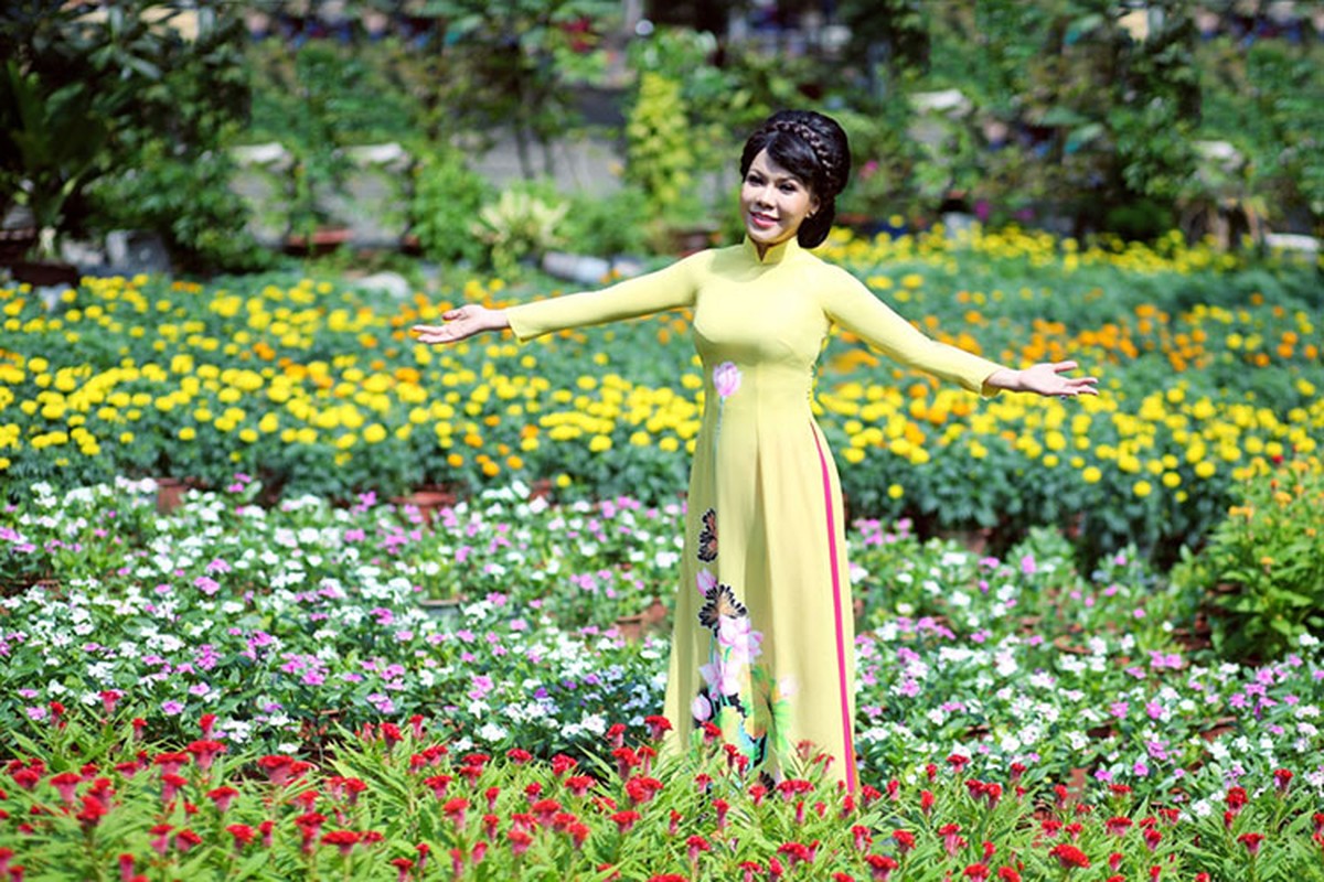 Viet Huong diu dang voi ao dai chuc Tet Binh Than 2016-Hinh-11